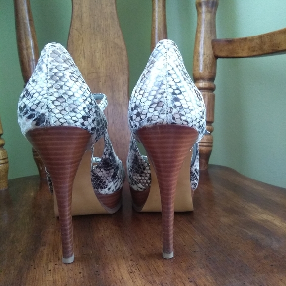 Guess Snakeskin Stillettos - Picture 5 of 8